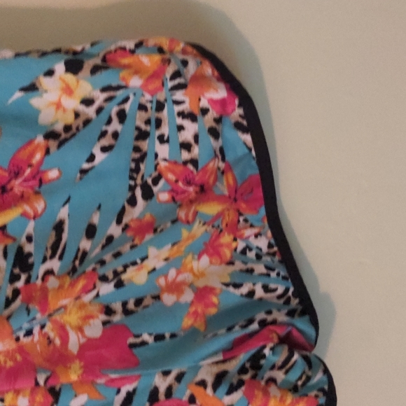 NOBO, Shorts w Blue and Pink Floral Design, Size L/G (11-13) - Picture 9 of 12